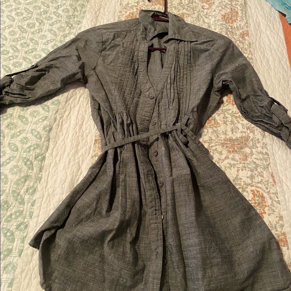 Women’s button up top/dress